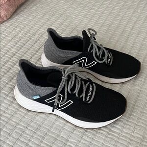 New Balance Women's 9 Roav black and gray Running Shoes